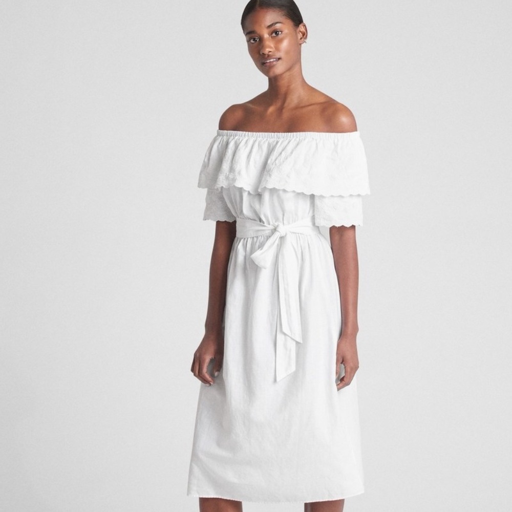 Off-shoulder ruffle dress